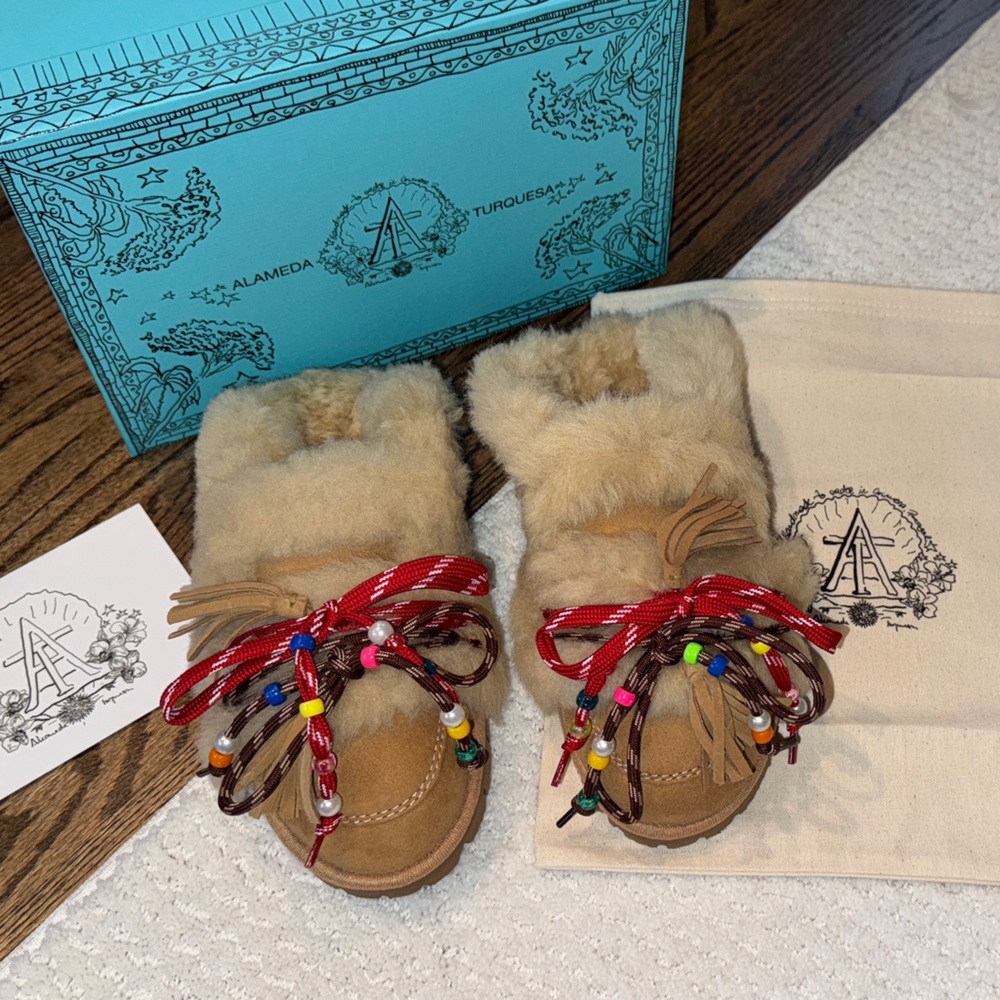 Tan fur women’s slipper/slip on shoe with Beaded Laces